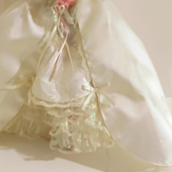 Barbie Doll in White Wedding Dress - Picture 3 of 7